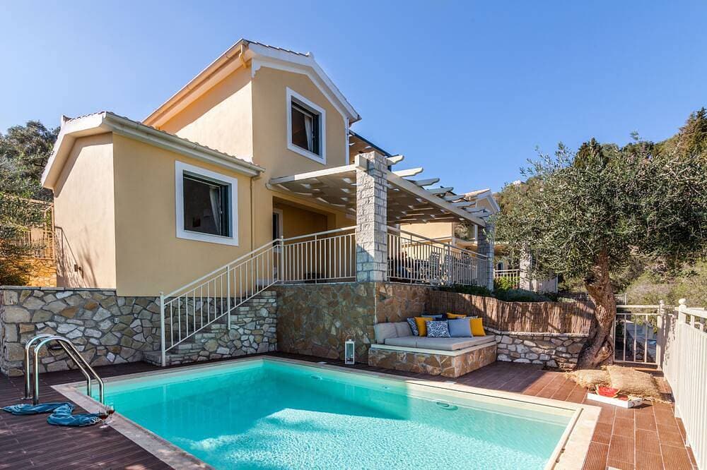 Luxusvilla mit privatem Pool und herrlichem Blick in Monodendri Beach 1