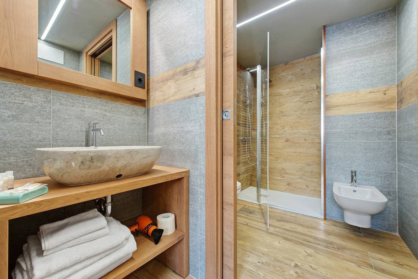 Foto 12 von 27: Monolokal 'Mes Anges Perloz' mit Bergblick, privater Terrasse und WLAN