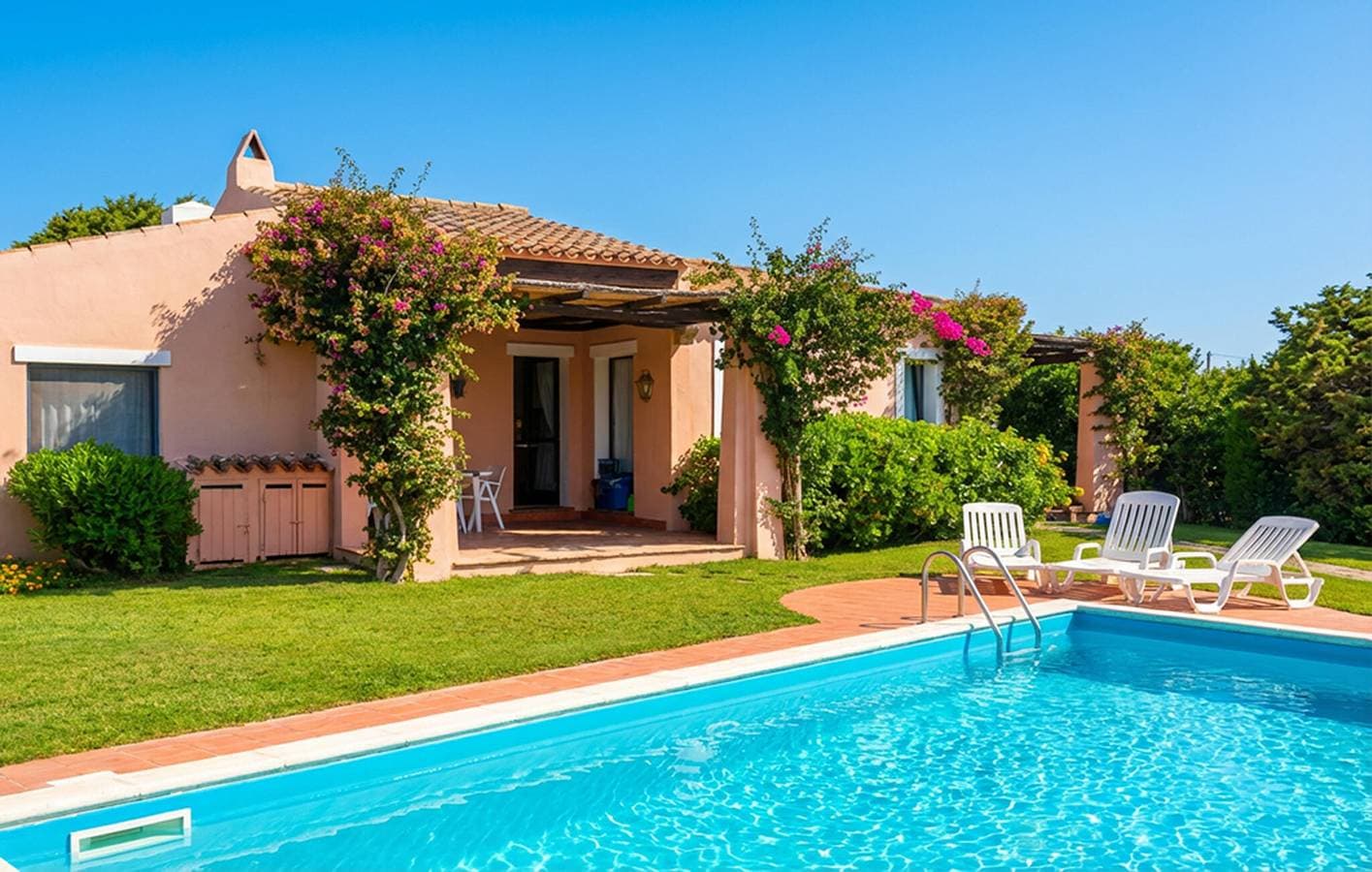 Apartment mit Meerblick, Pool, Terrasse und direktem Zugang zum Strand 1