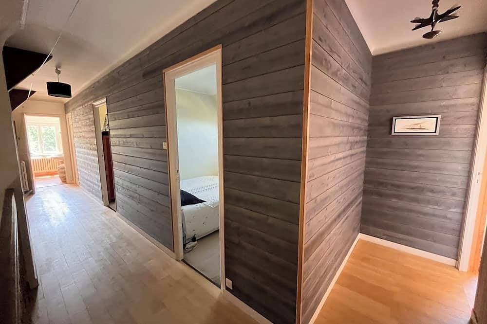 Foto 2 von 28: 5-bedroom house with ocean views, just 5 minutes from the beach!