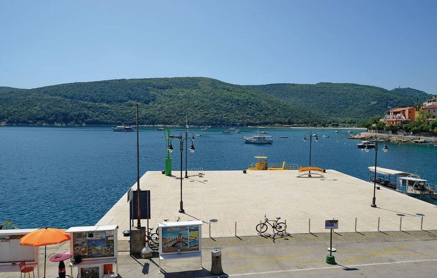 Foto 10 von 12: Top location sea view apartment Rajan