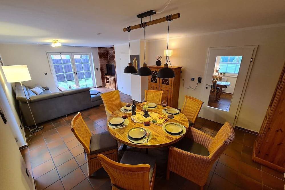 Foto 10 von 18: Ferienhaus Feriendomizil Seeluft in Haselünne direkt am See mit schöner Terrasse