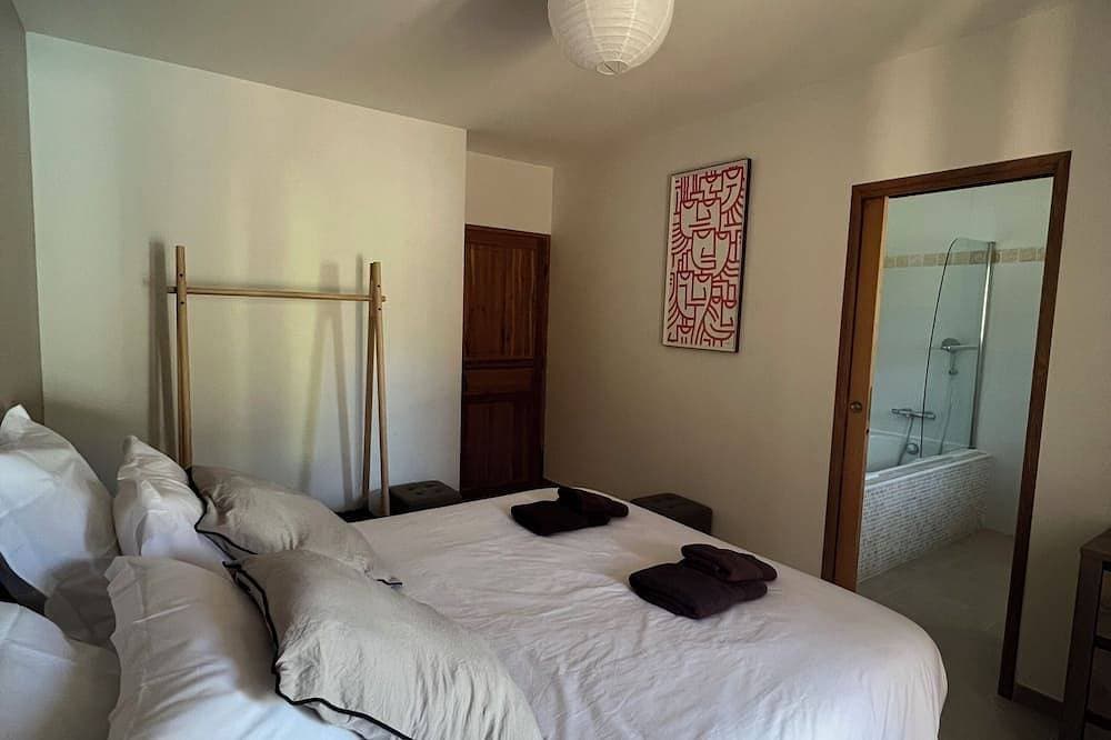 Foto 10 von 23: Bed & Breakfast Suite Sable, with a view of the pool and terrace