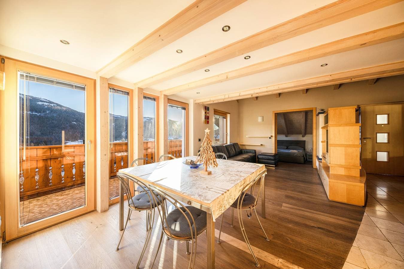 Foto 2 von 35: Ferienwohnung „La Pratolina Attico“ mit Bergblick und Balkon