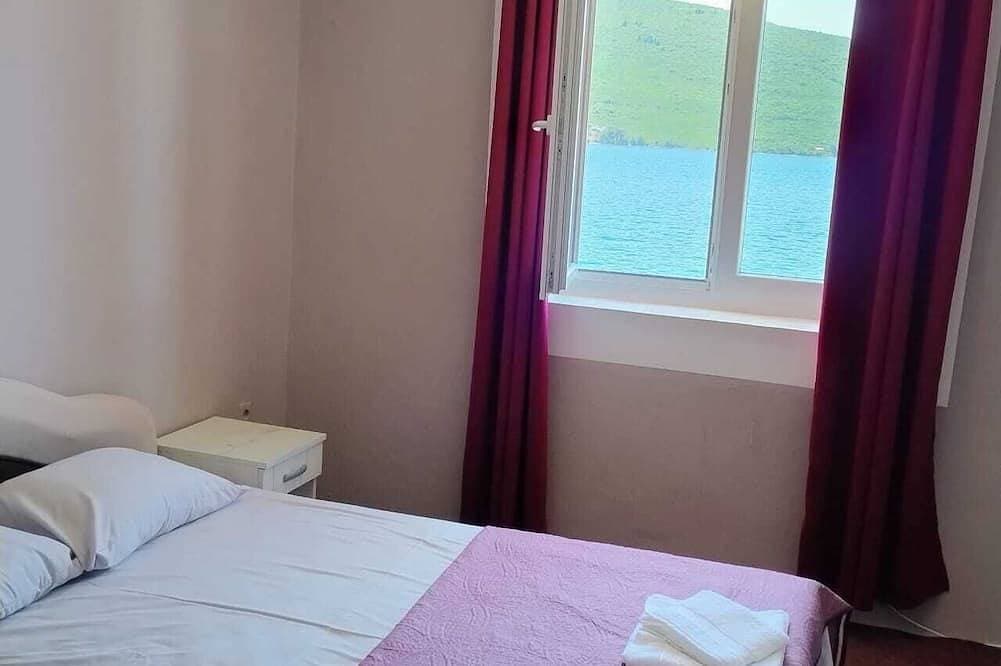 Foto 3 von 30: Charming 2-bedroom house with AC in peaceful Kumbor with private besch and boat
