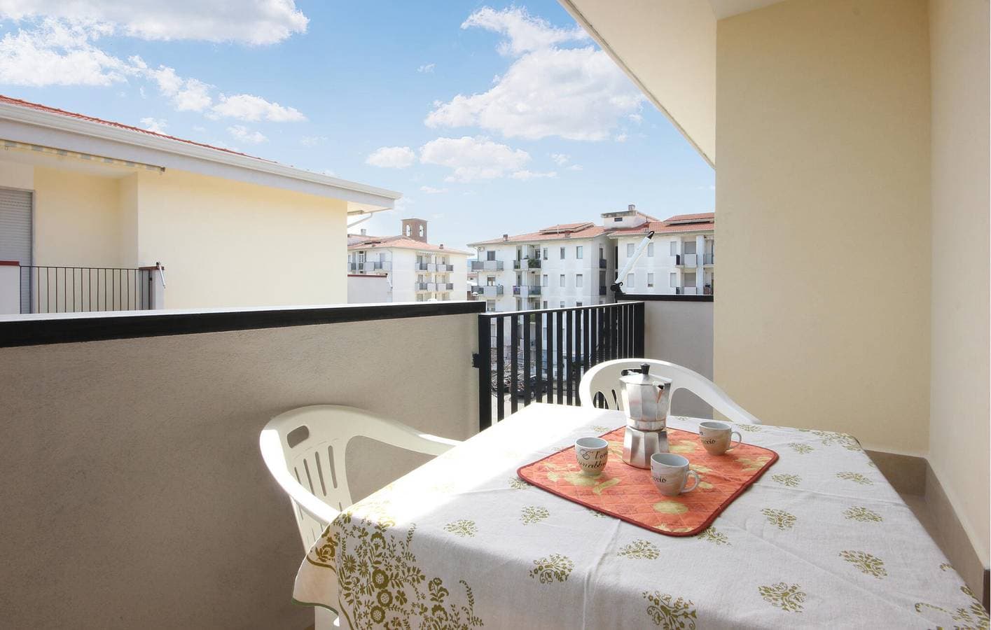 Foto 7 von 17: Seaside Bliss: Klimaanlage, Parkplatz, Terrasse, WiFi, 1km zum Strand!