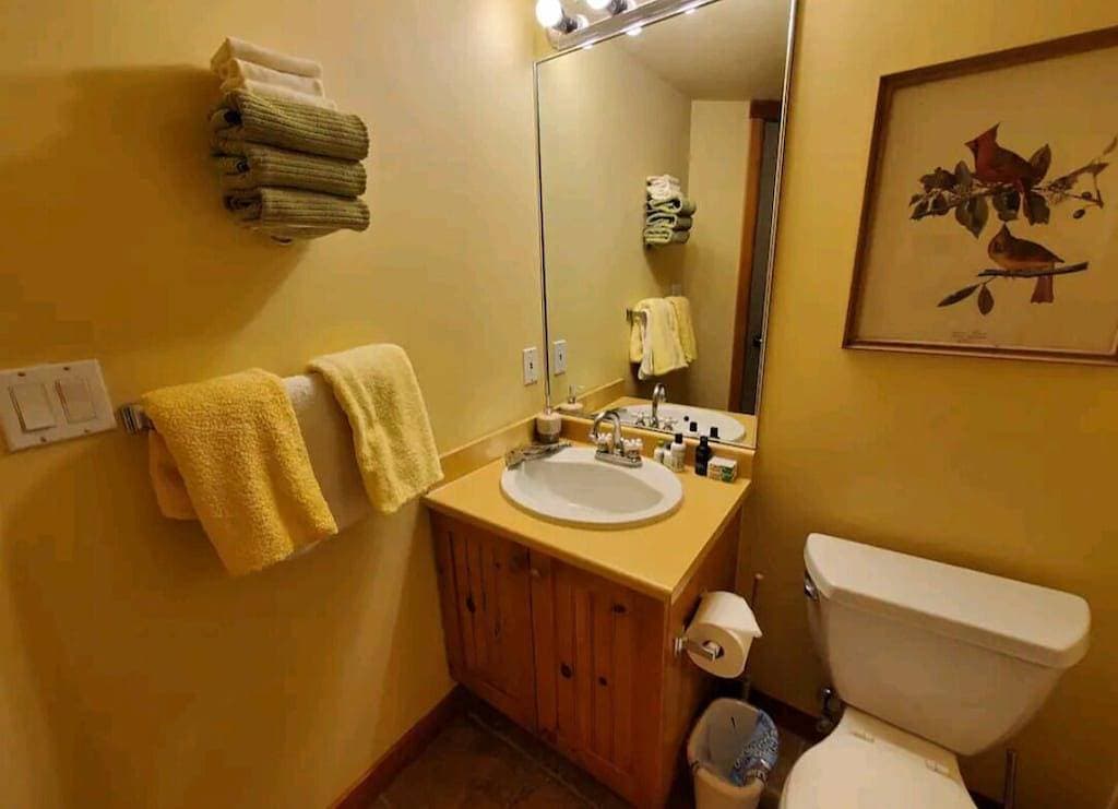 Foto 7 von 10: Lovely 2bdrm Panorama Springs unit overlooking the mountains and pools!