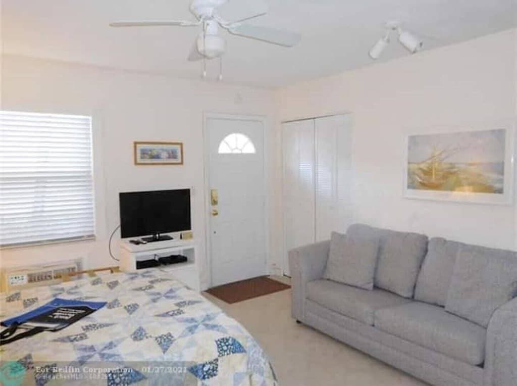 Apt#4 -Charming relaxing -beautiful Apt-80yard walk to the Beach wBBQ/ Patio 1