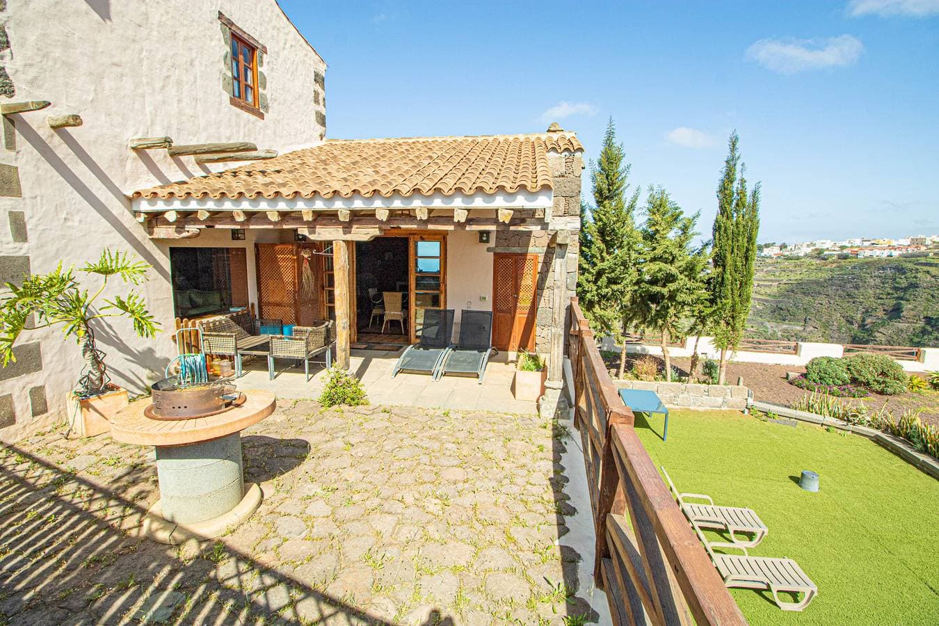 La Casa Roja Moya Relax yFfw 1