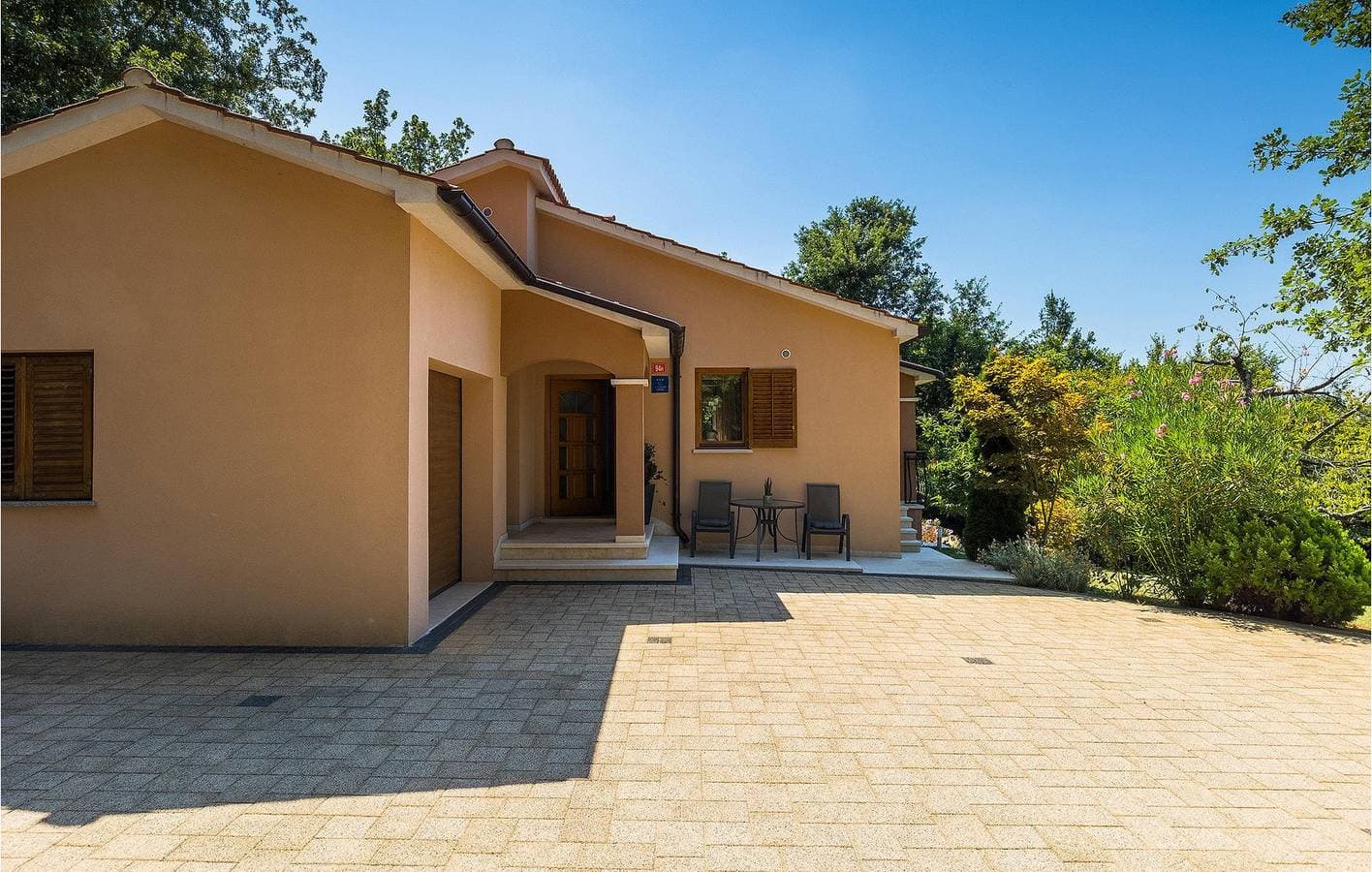 Foto 7 von 61: Geräumige 2-Zimmer-Wohnung mit Pool, WLAN und Parkplatz in der Nähe von Restaurants