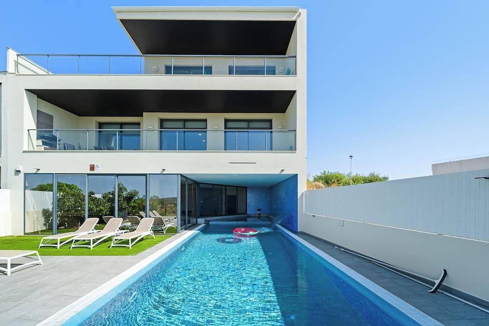 Tolle Villa mit Whirlpool, Sauna, Türkischem Bad, beheiztem Pool und toller Aussicht 1