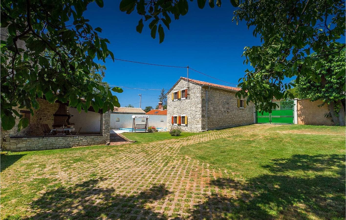 Schicke 150 m² große Wohnung mit Pool, WLAN und Parkplatz 1