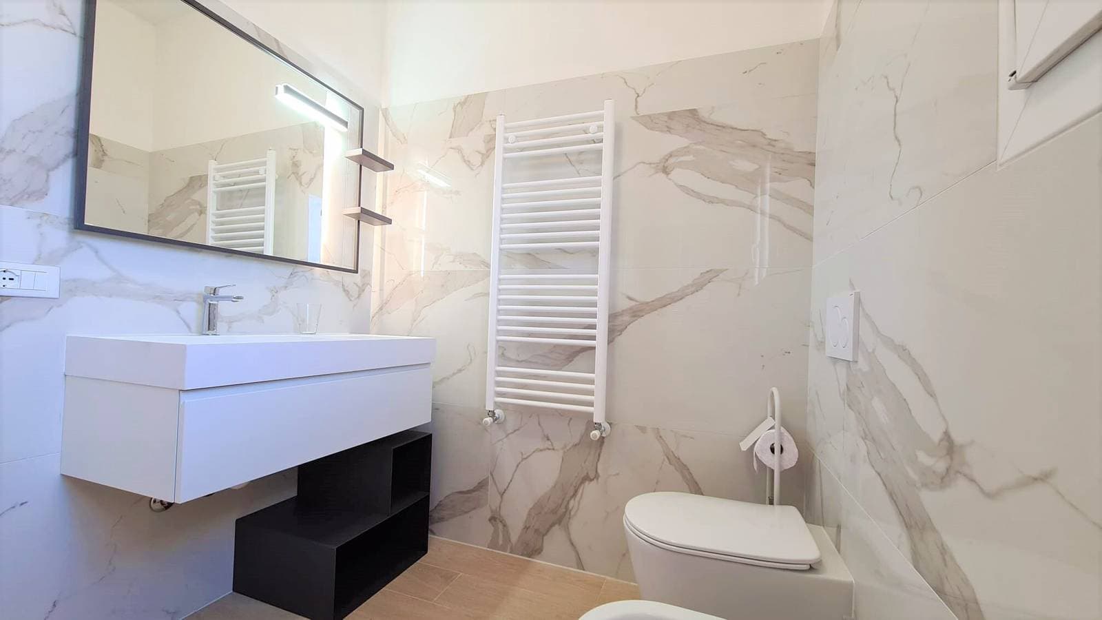 Foto 13 von 17: Ferienwohnung 'Spiagge Bianche' mit Meerblick, Balkon und Klimaanlage