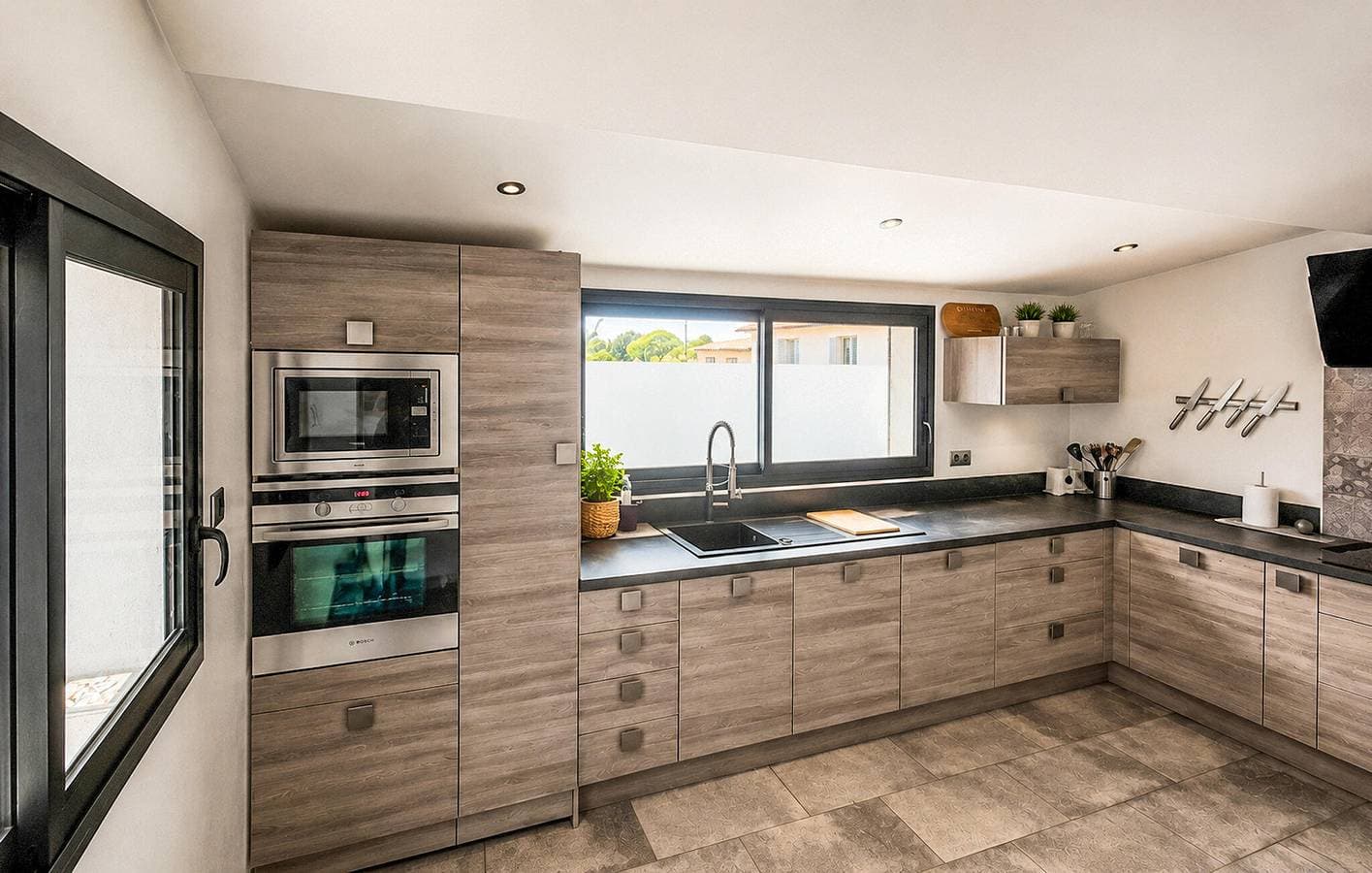 Foto 4 von 12: Moderne Wohnung mit Pool, WLAN, Klimaanlage und Terrasse in der Nähe von Titi Pizza
