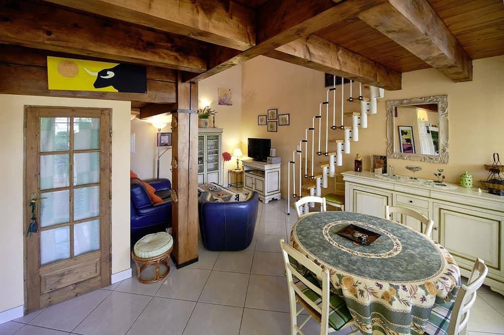 Foto 8 von 30: Kleines Paradies in der Nähe von Arles in der Provence, große Terrasse und Pool