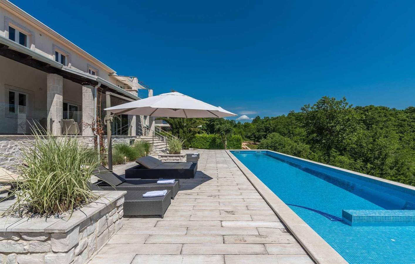 Foto 5 von 71: Villa Belle mit Pool