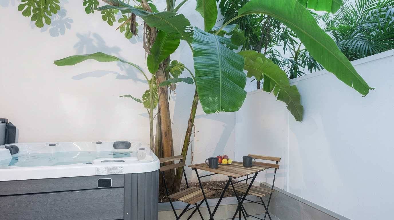 Foto 4 von 26: Salomi Suite with outdoor Jacuzzi