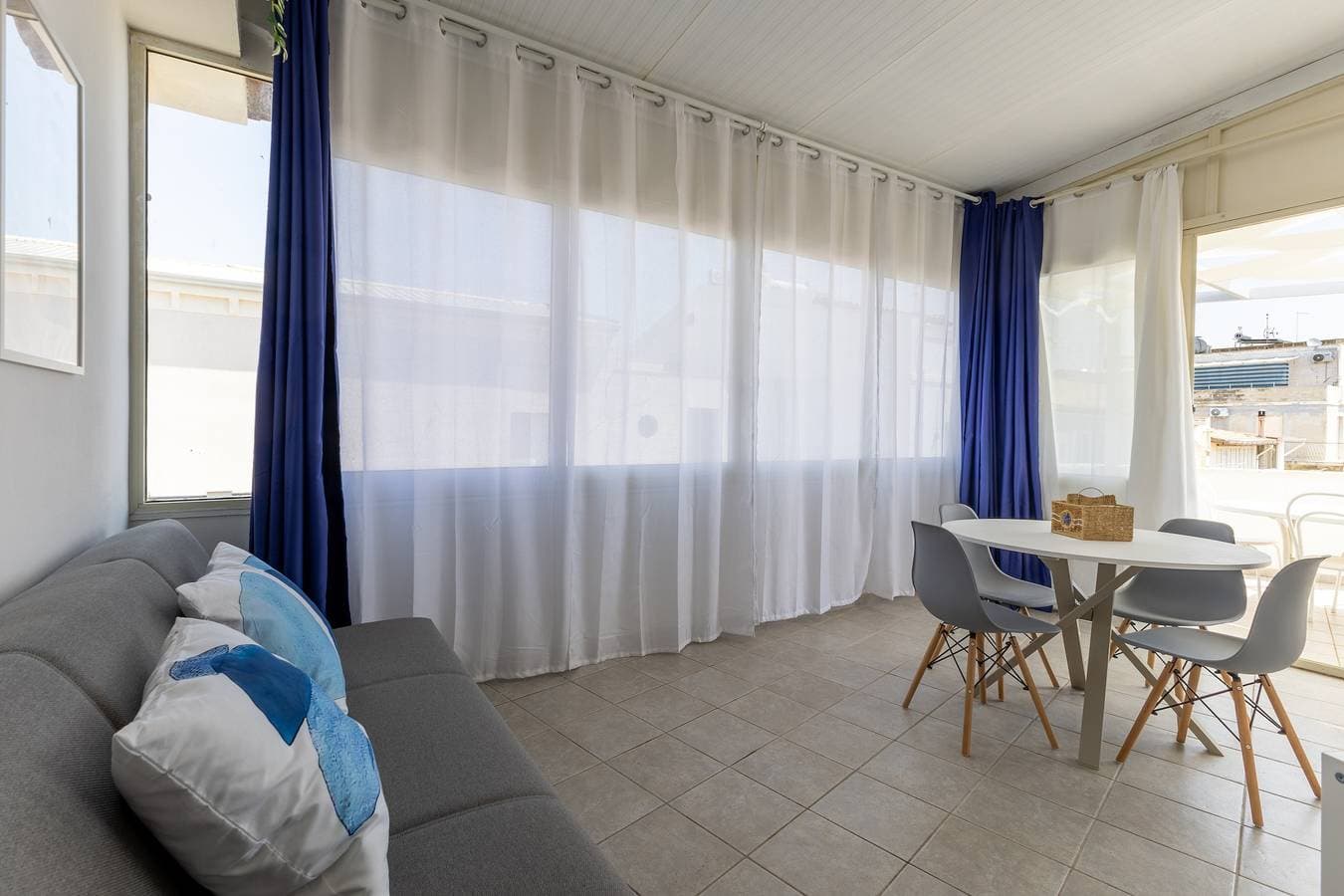 Foto 6 von 27: Ferienwohnung 'Attico' mit Meerblick, Wi-Fi und Klimaanlage