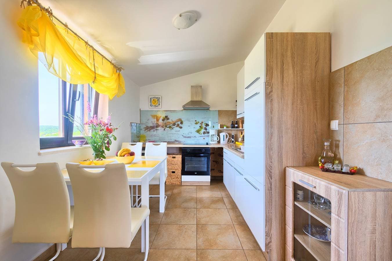 Foto 12 von 45: Ferienhaus mit drei Schlafzimmern neben Kiesstränd