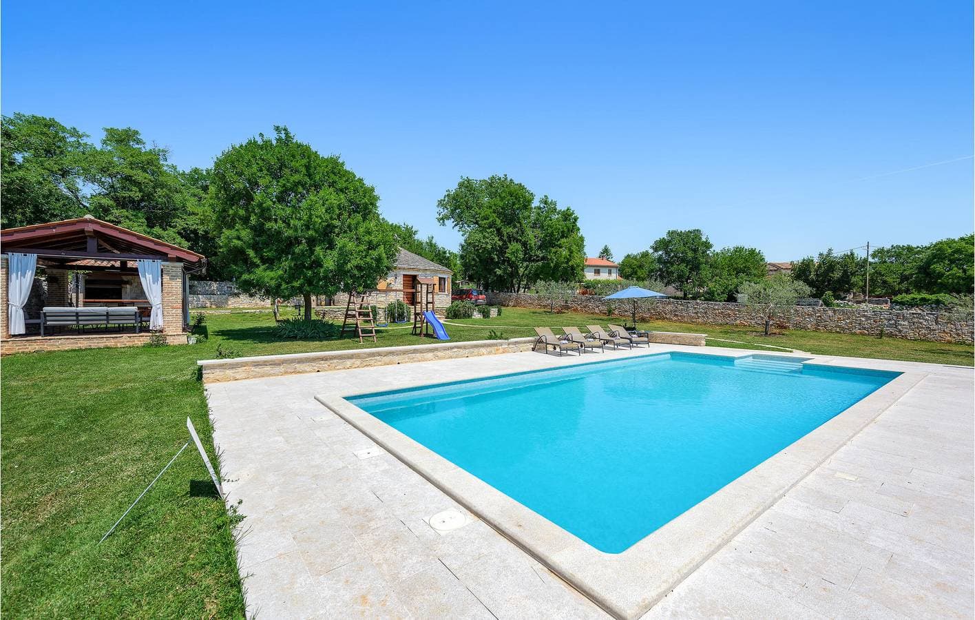 Foto 5 von 39: Charmantes Apartment mit Pool und Außenküche, 1,5 km vom Stadtzentrum entfernt