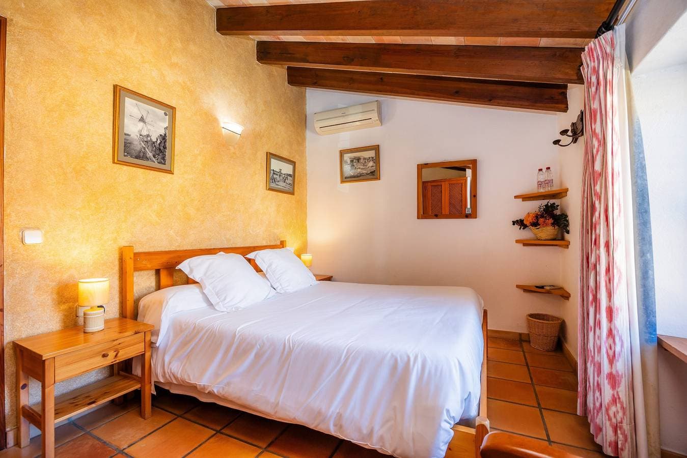 Foto 5 von 38: Doppelzimmer mit Gemeinschaftspool, WLAN und Klimaanlage
