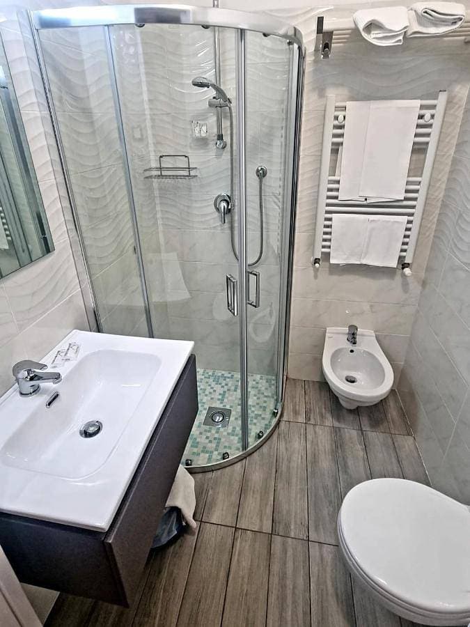 Foto 4 von 57: Double Room with Balcony