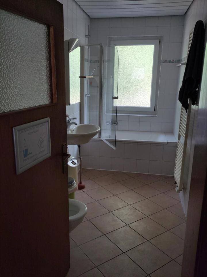Foto 8 von 16: Double Room with Shared Bathroom
