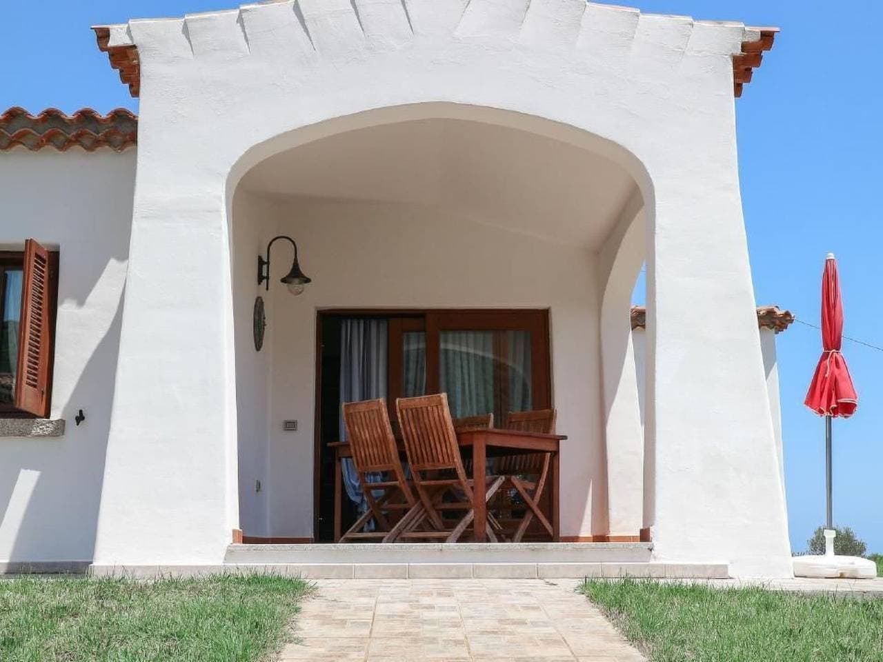 Villa mit gemeinsamem Pool und Meerblick 1