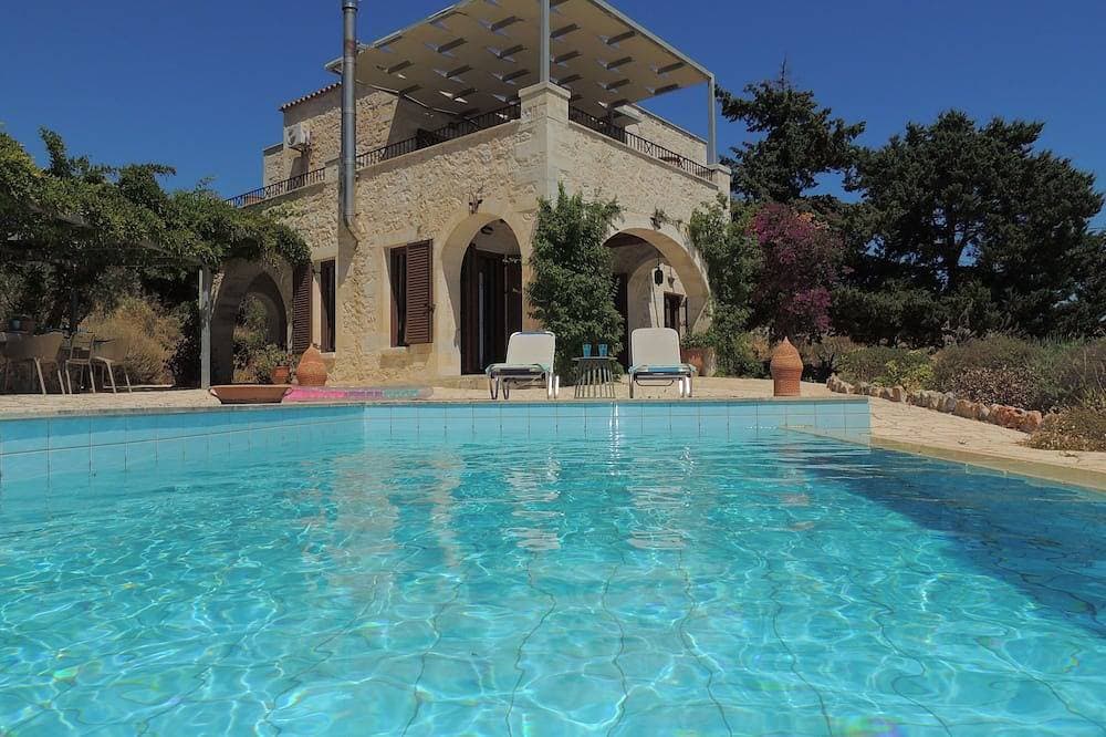 Beautiful Stone Villa With Peaceful Setting, Private Pool and Lovely sea Views 1