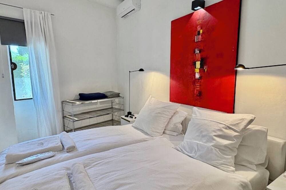 Foto 2 von 30: Bertuli Haus Les Cerisiers 5 ***** Design 58 M2 Klimaanlage  für 2 Erwachsene