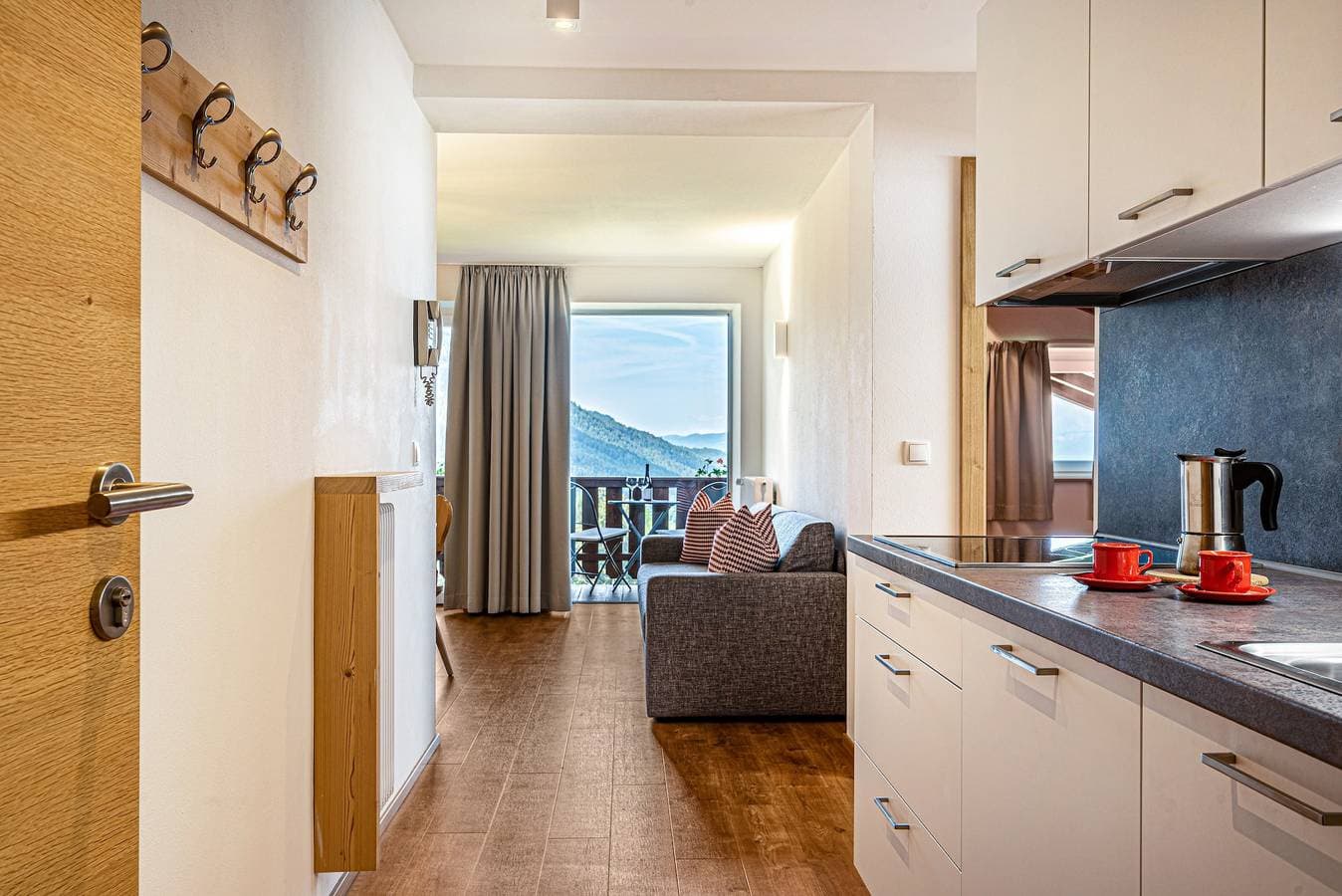 Foto 6 von 31: Apartment "Haus Lohengrin - Ferienwohnung 4" mit Bergblick, WLAN, Balkon und Garten