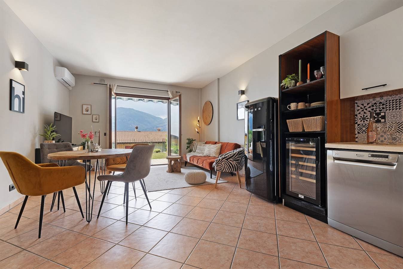 Foto 8 von 25: Ferienhaus 'Casa Di Tino' mit Seeblick, Wi-Fi und Klimaanlage