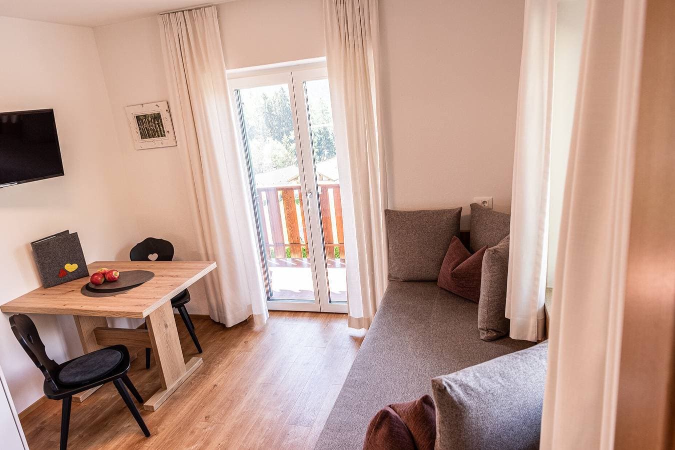 Foto 5 von 25: Ferienwohnung "Haus Lohengrin - Ferienwohnung 1" mit Blick auf die Berge