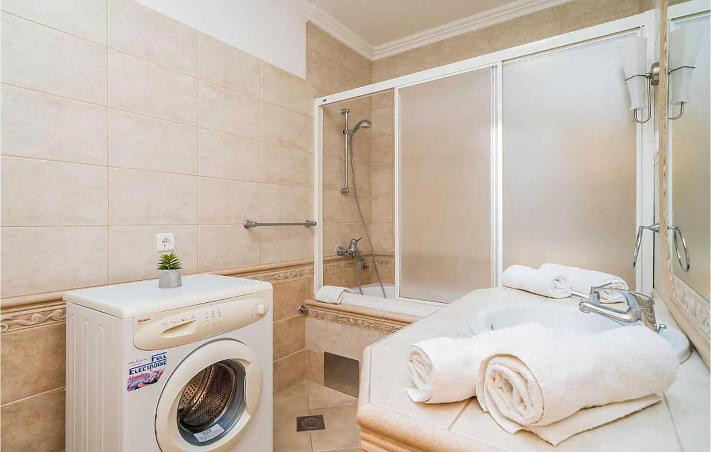 Foto 13 von 20: Ferienwohnung mit Meerblick, Pool und WLAN, 800 m vom Strand entfernt
