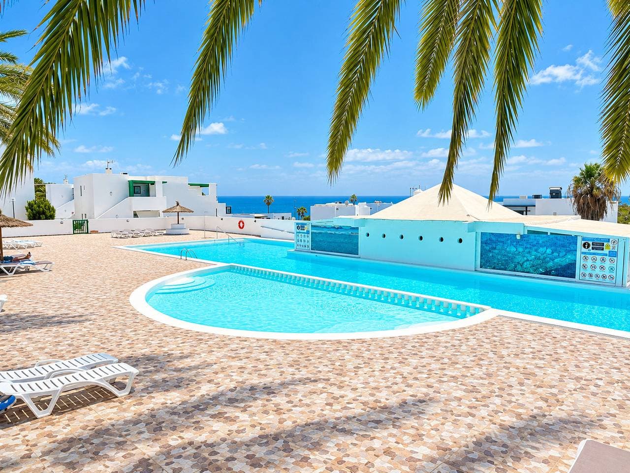 Foto 11 von 13: Casahost Ocean Blue Pool View