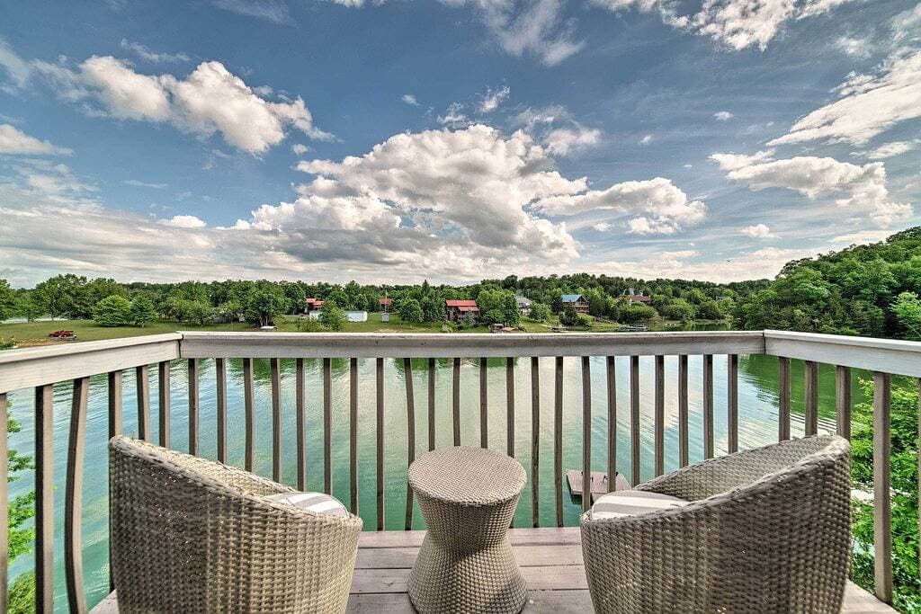 Foto 9 von 26: Neu! Douglas Lake Home w / Floating Dock & Gasgrill