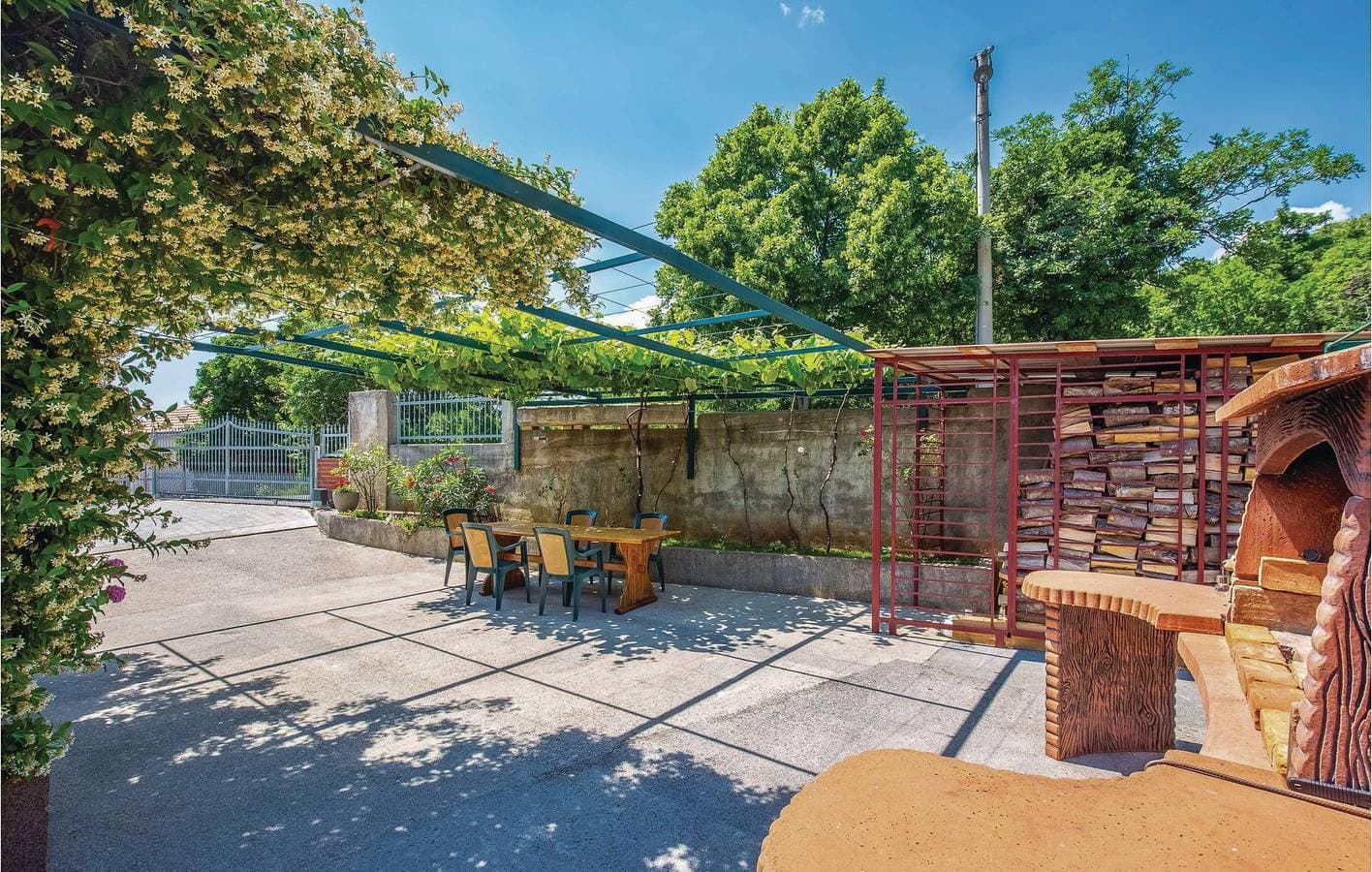 Foto 9 von 30: Gemütliche 2-Zimmer-Wohnung mit Terrasse und WLAN, 700 m vom Stadtzentrum von Bribir entfernt