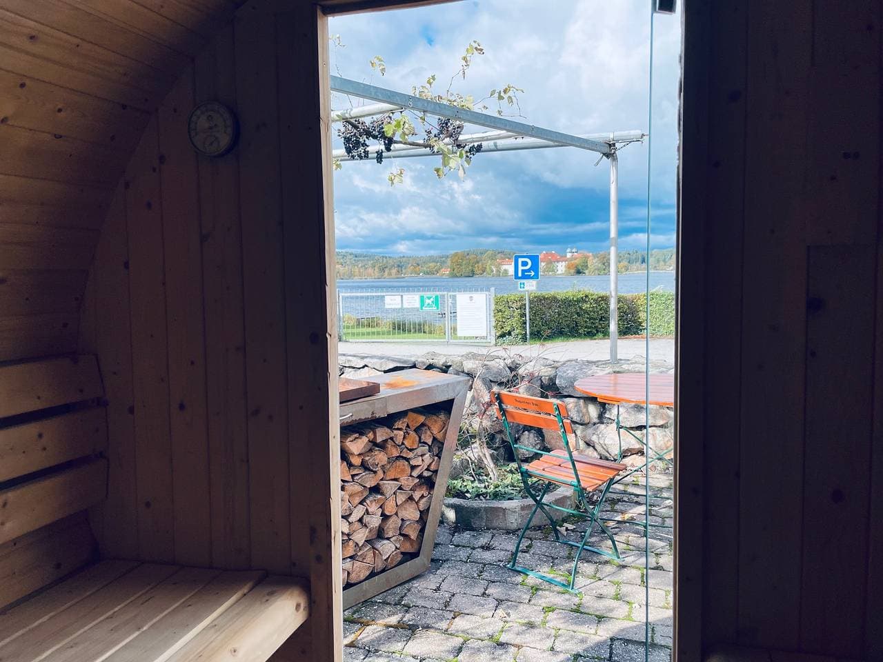 Foto 11 von 27: Das Bootshaus - Ferienwohnung Sundowner, 50 qm, 1 sep. Schlafzimmer mit Balkon