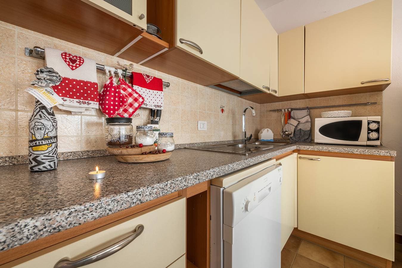Foto 5 von 38: Ruhige Ferienwohnung "Casa Dea72" in Strandnähe mit Klimaanlage und Terrasse