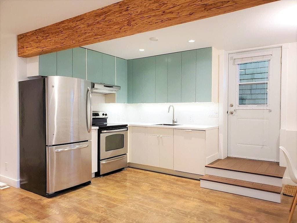 Foto 12 von 14: ❤  2 Bdrm Charmer - Central Location - Free Parking