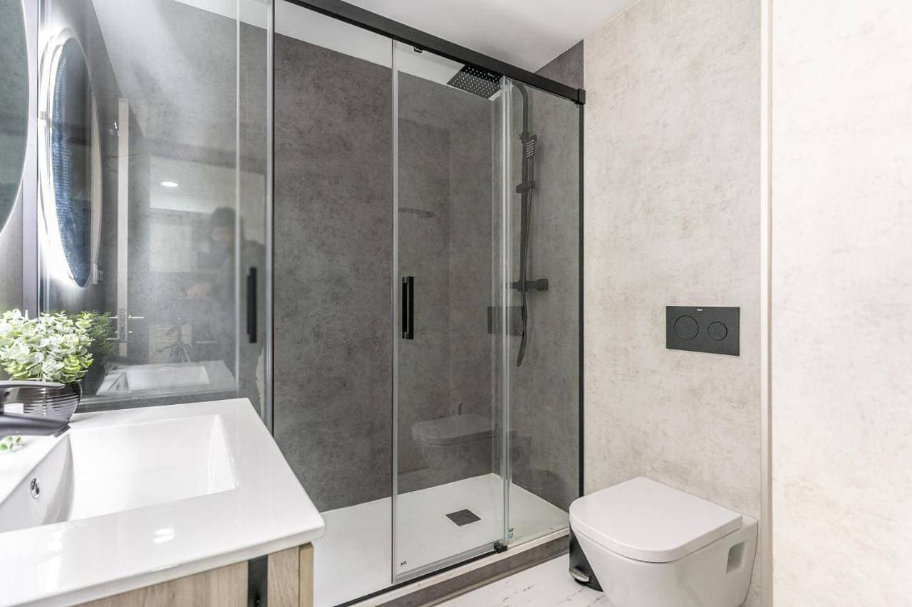 Foto 11 von 45: One-Bedroom Apartment with Street view
