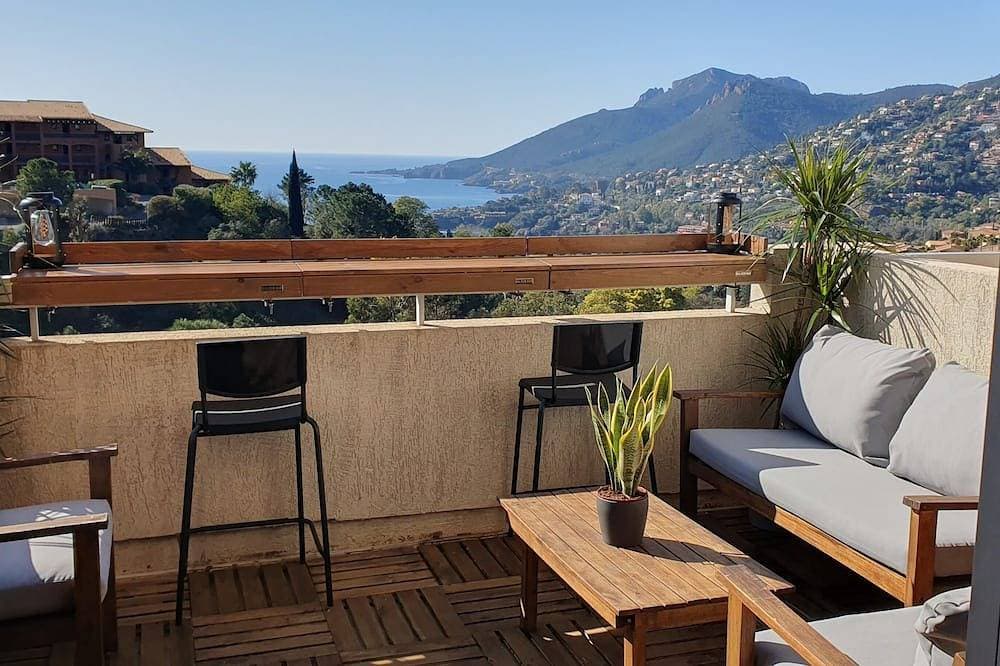 Ocean View | Pool Just 10 Seconds Away & Fully Equipped with Air Conditioning 1