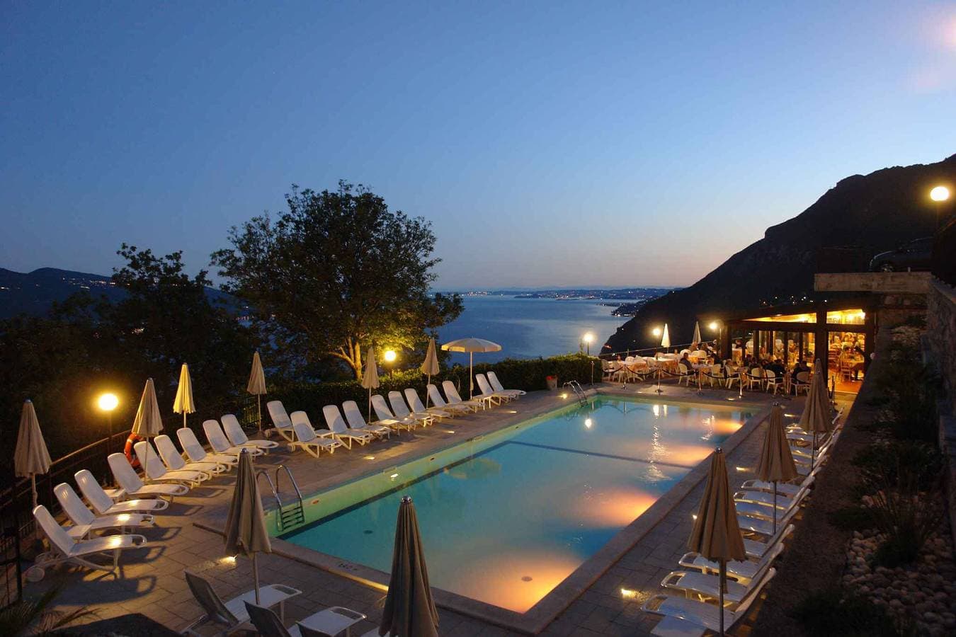 Foto 8 von 27: Ferienwohnung mit Seeblick und Pool