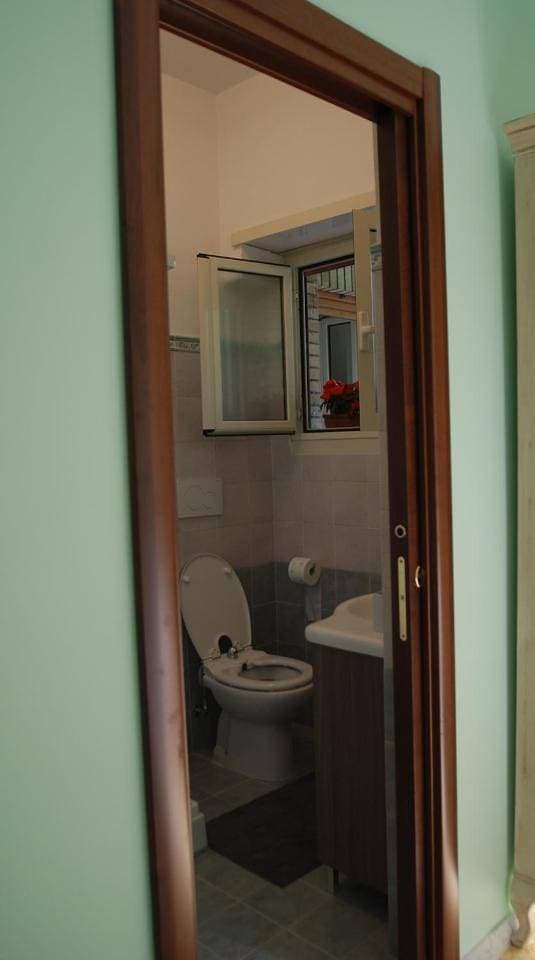 Foto 8 von 10: Double Room with Private Bathroom