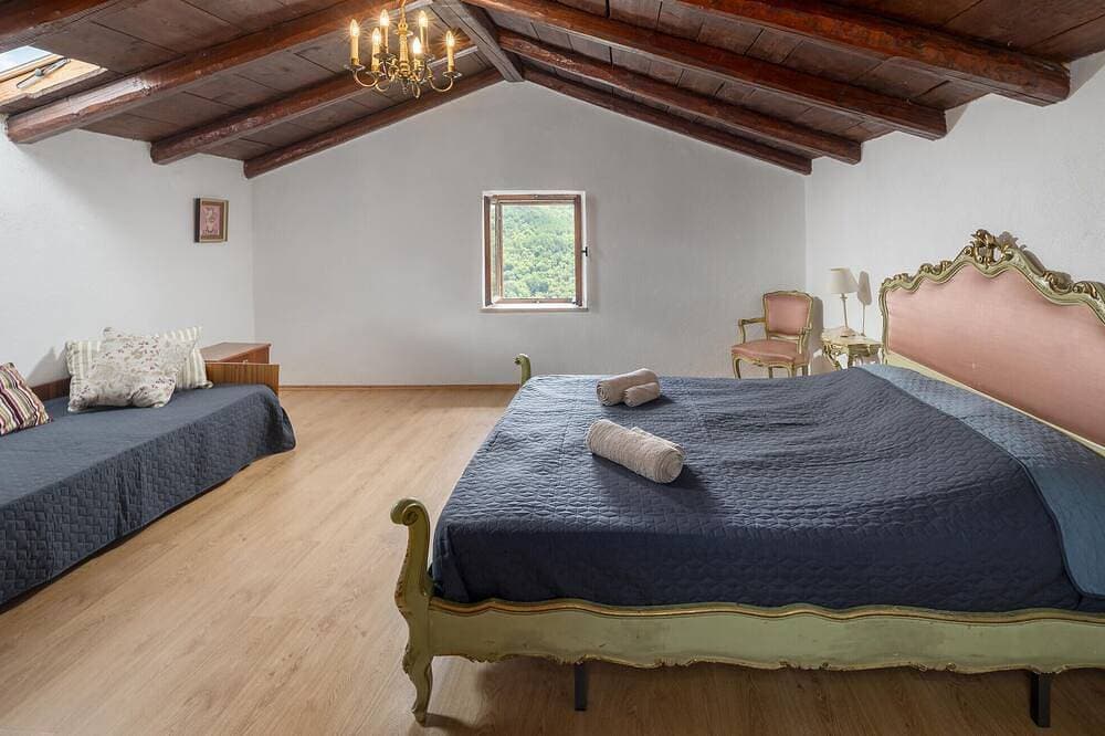 Foto 4 von 30: Nice home in Oprtalj with house a panoramic view