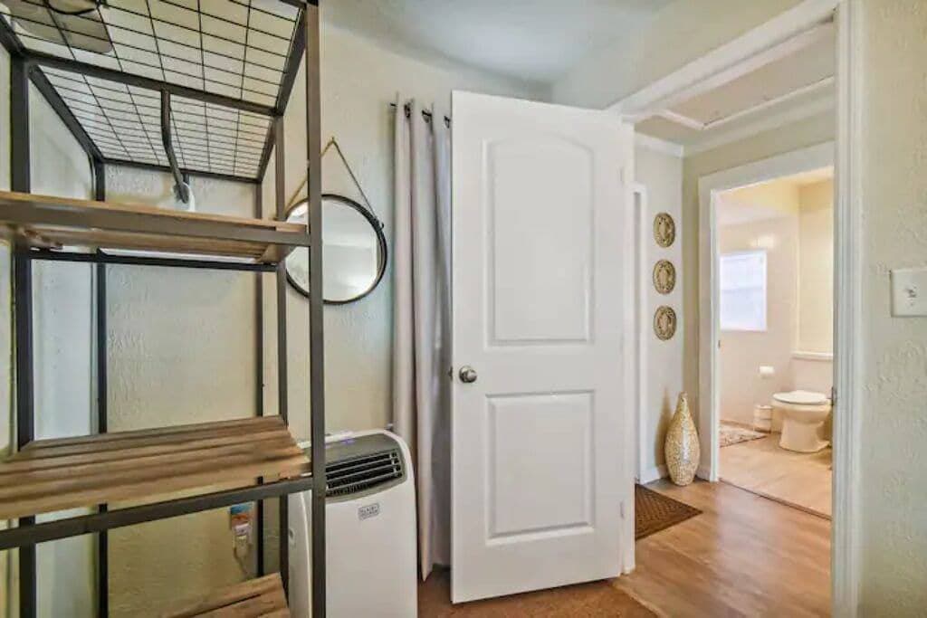 Foto 10 von 49: East Riverside Downtown Bungalow