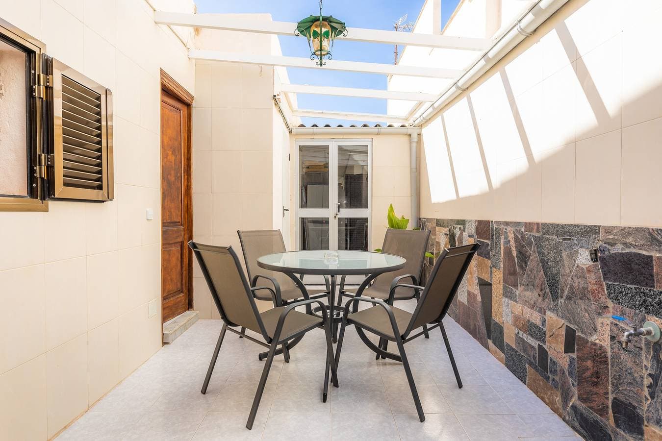 Foto 4 von 34: Strandnahes Ferienhaus Cas Padrins mit Terrasse, Innenhof und WLAN