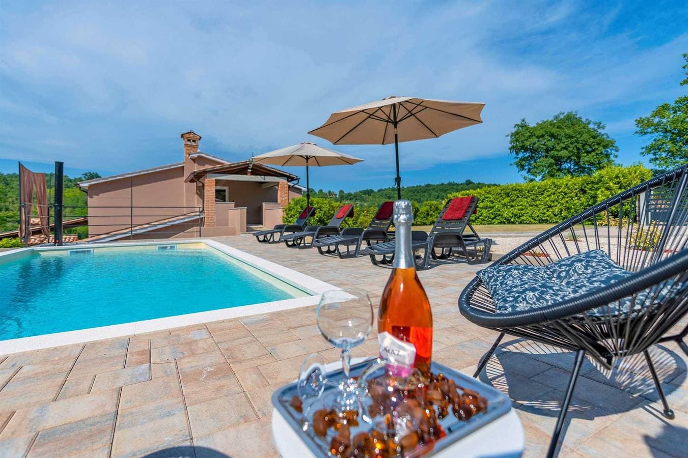 Foto 3 von 30: Familienfreundliche Villa Bonissa in einem ruhigen Dorf mit privatem Pool und großem Garten