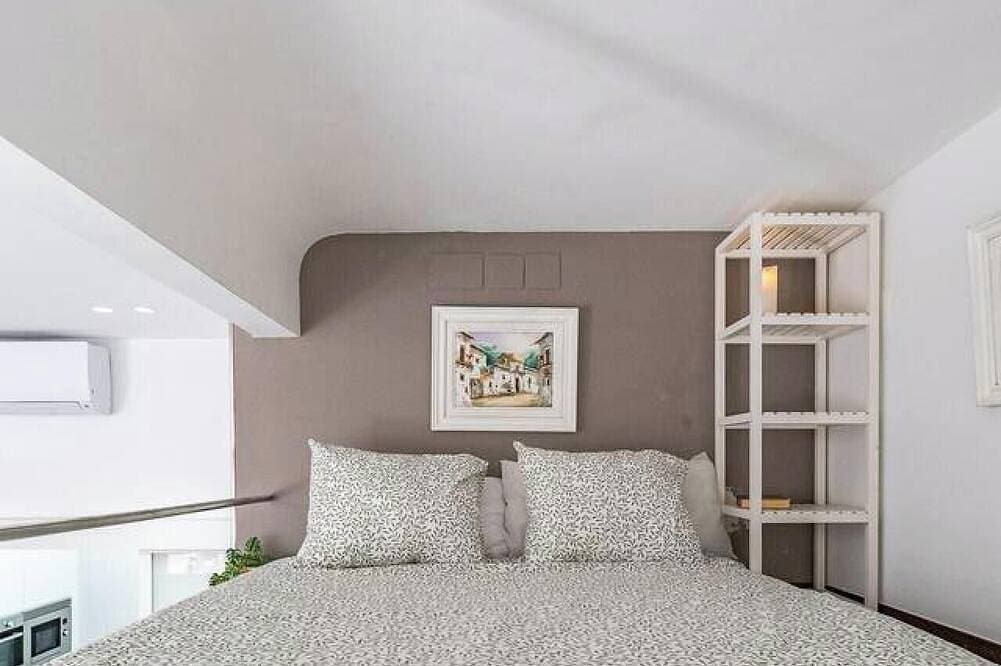 Foto 3 von 30: Elegant Loft with Loft and Modern Design |Center
