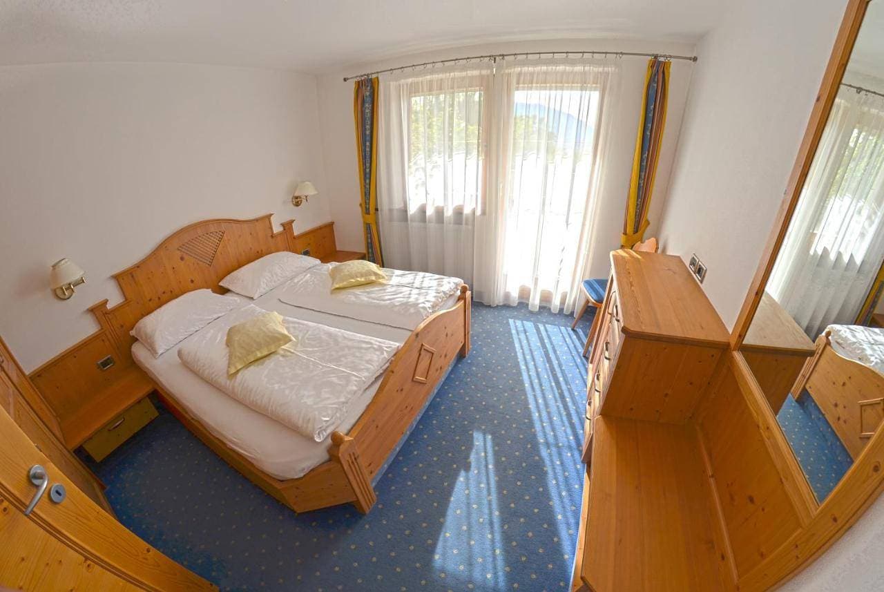 Foto 7 von 24: Two-Bedroom Apartment